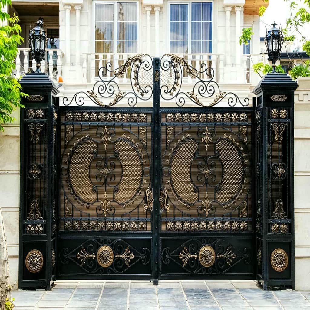 نصب درب حیاط فرفورژه ویلا کلاسیک در ابوموسی