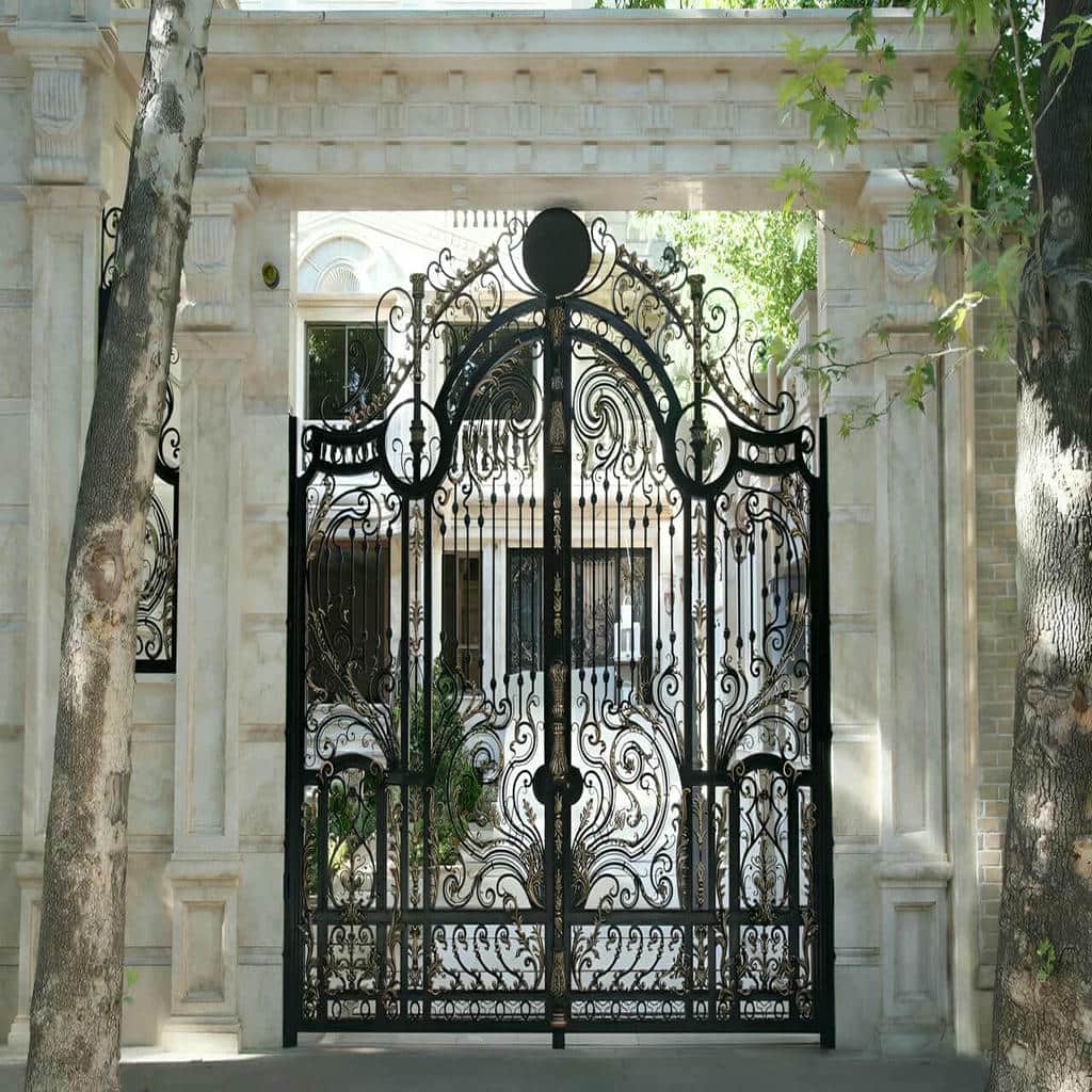 نصب درب حیاط فرفورژه ویلا باغ در اراک
