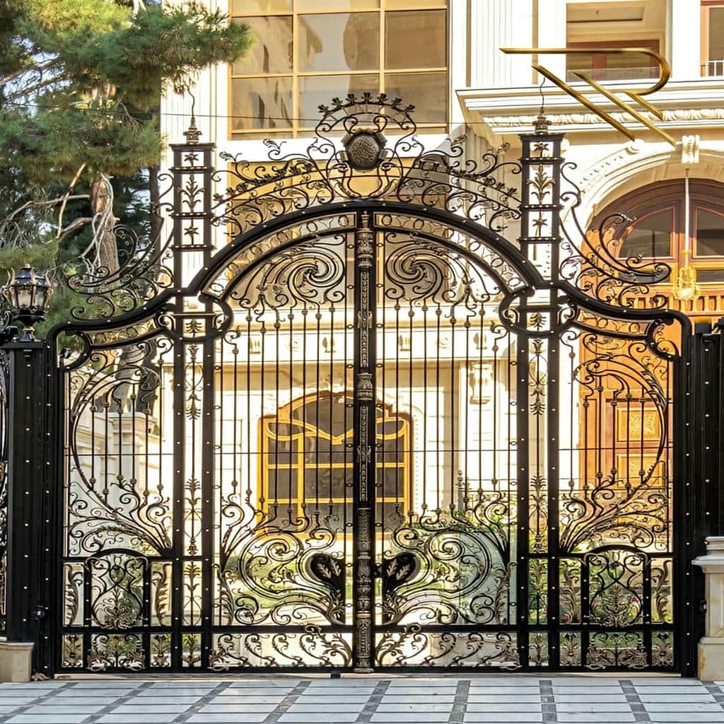 قیمت درب حیاط فرفورژه ویلا کلاسیک در شیراز