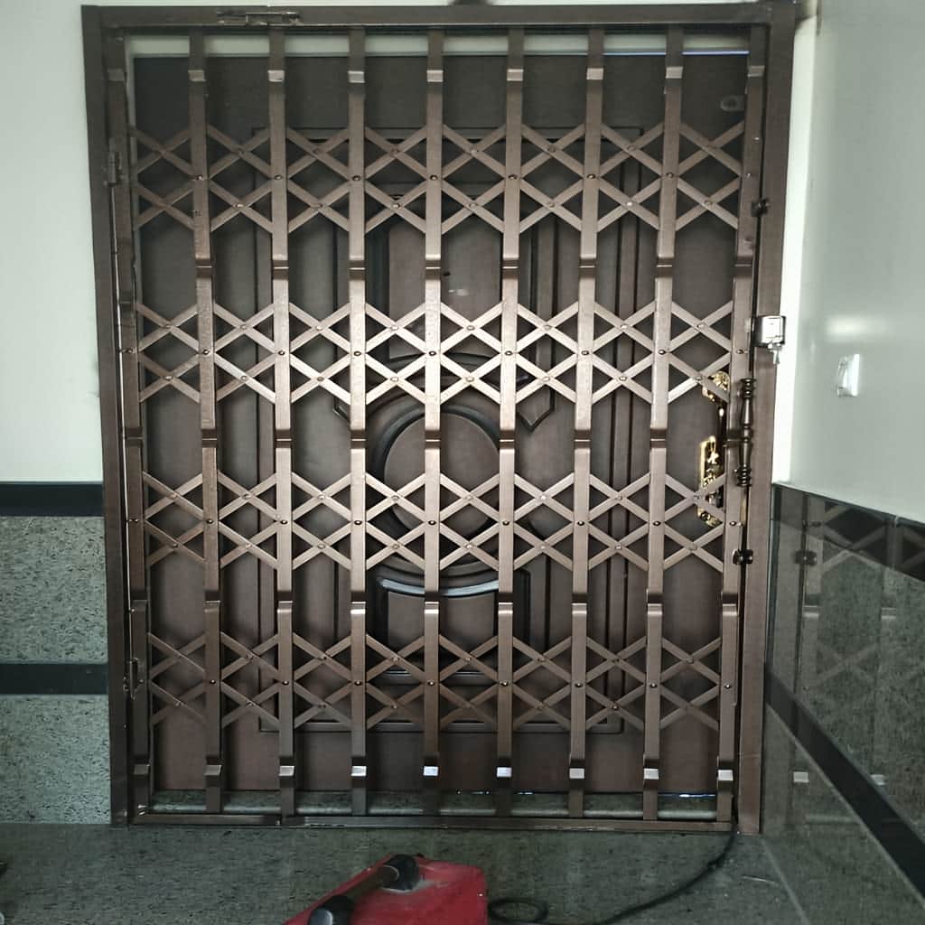 درب دست ساز پرکار برای فضای داخلی ساختمان