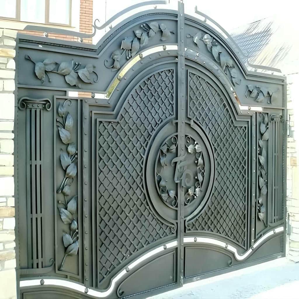 نصب درب حیاط ویلایی قوسی روی ستون مقاوم