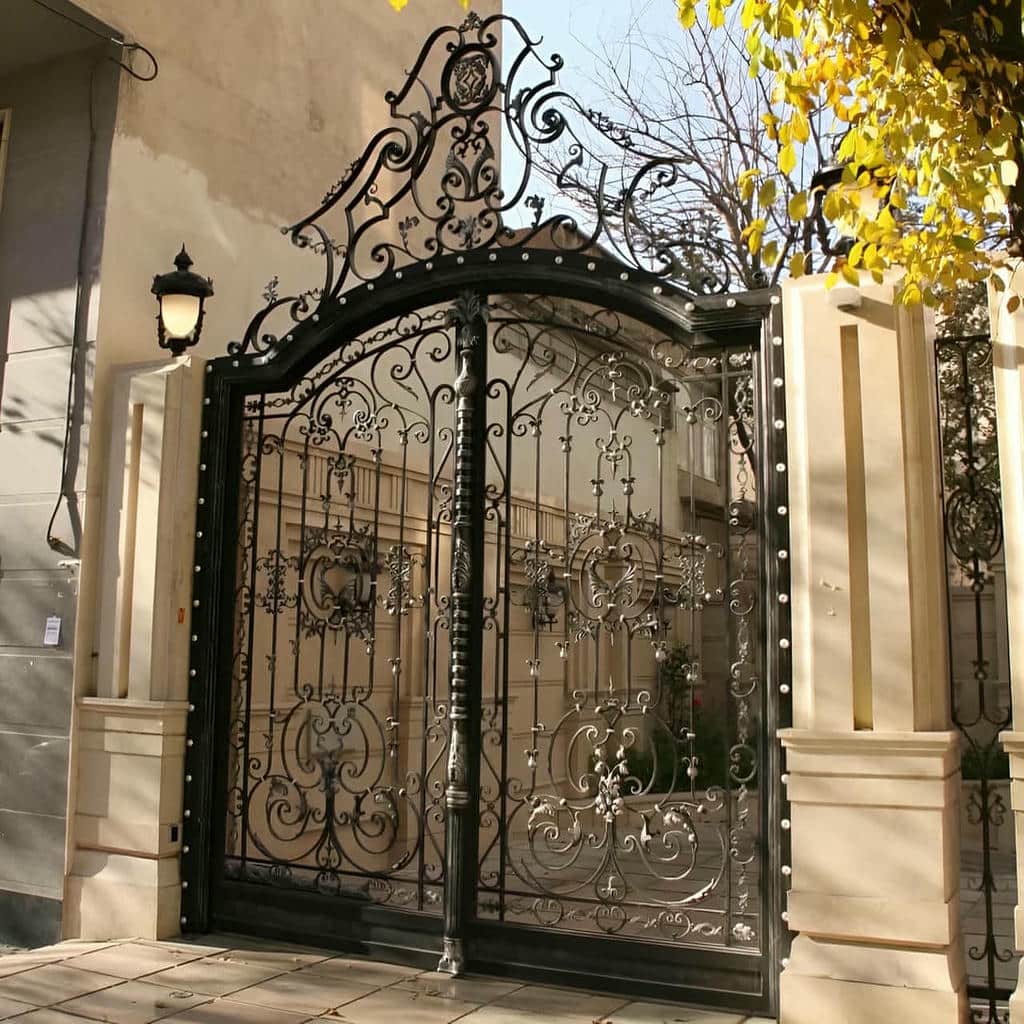 خرید درب حیاط بزرگ پارکینگ متناسب با مسیر خودرو