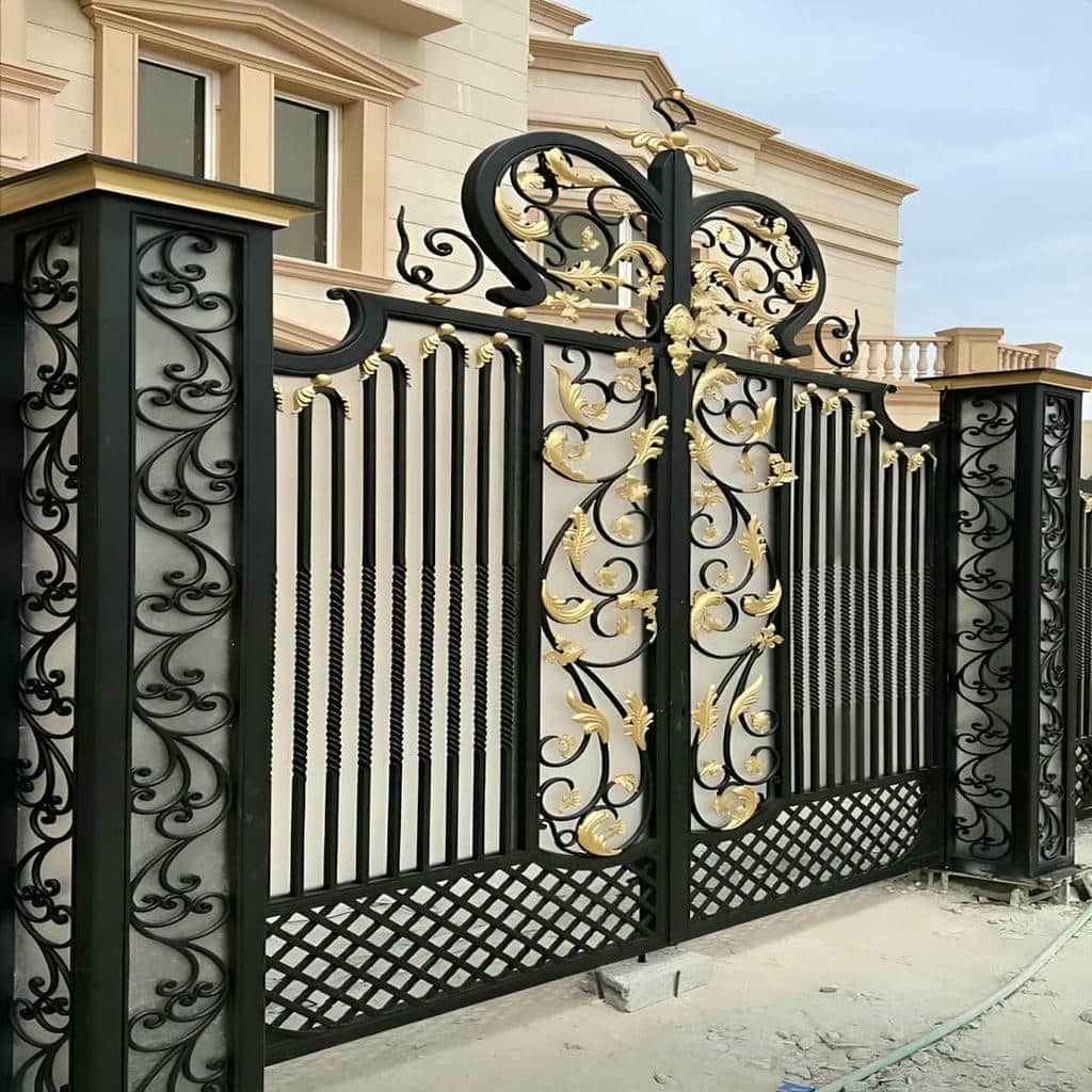 سفارش درب پارکینگ آهنی ساده قاب دار با قاب‌های بزرگ