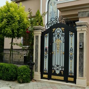 11 طرح درب ویلایی ماشین رو عریض