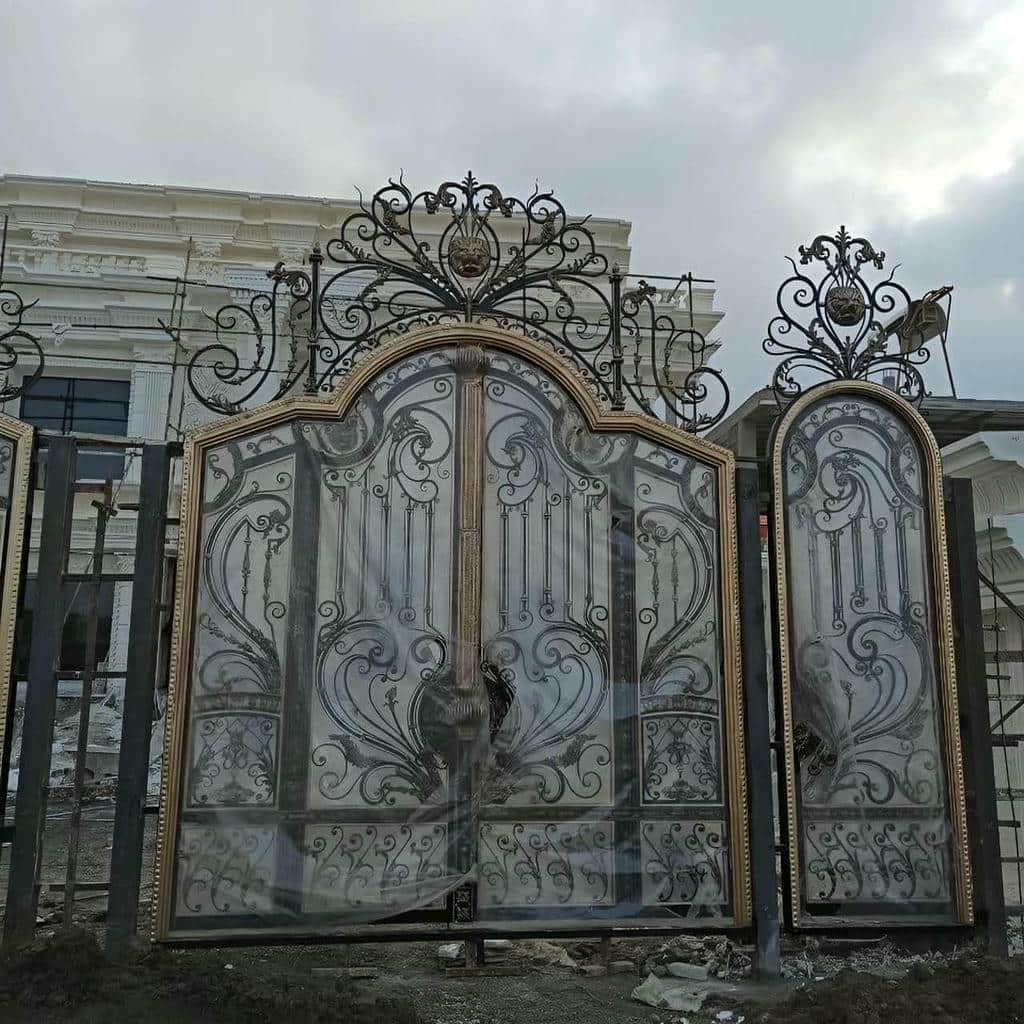 درب حیاط ورق پانچ با طرح مربعی مدرن