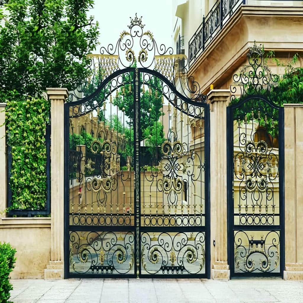 سفارش درب حیاط طرح چوب فلزی با رنگ انتخابی