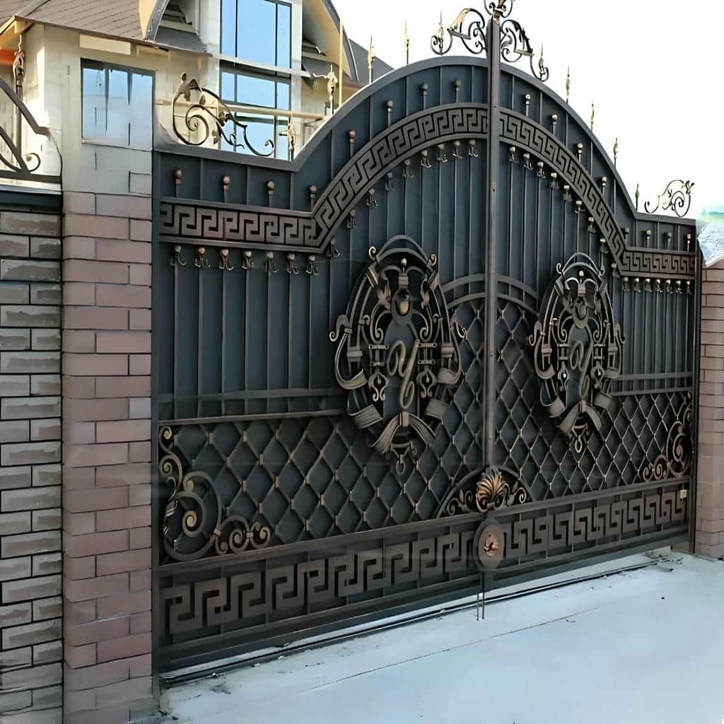 خدمات نصب درب لولایی ستون دار با لولاهای مقاوم