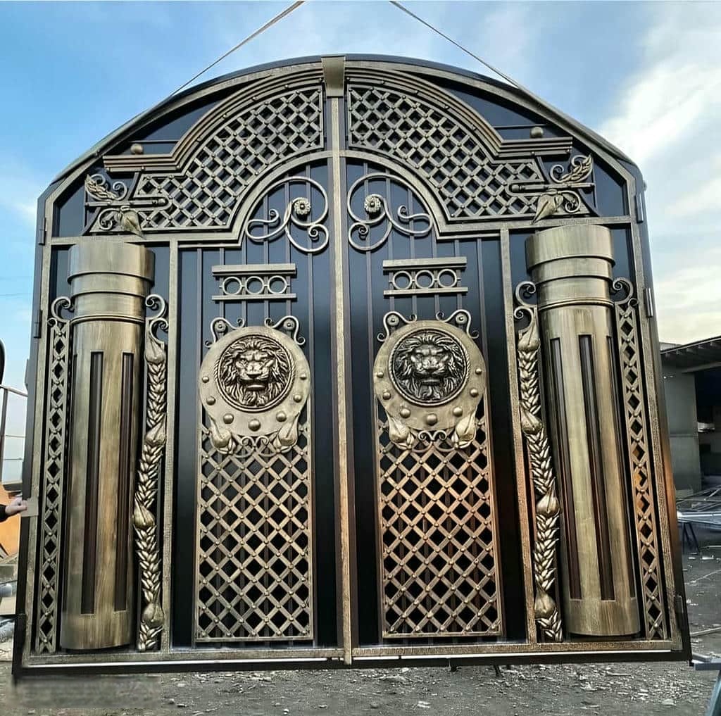 خرید درب حیاط لولایی ستون دار متناسب با ورودی