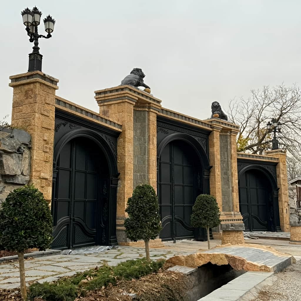 خرید درب پارکینگ برش لیزری طرح هندسی متناسب با نمای ورودی خرید درب پارکینگ برش لیزری طرح هندسی متناسب با نمای ورودی